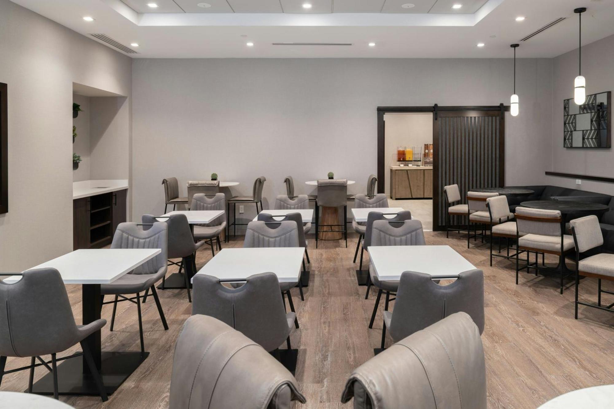 Towneplace Suites By Marriott Фреймингем Экстерьер фото